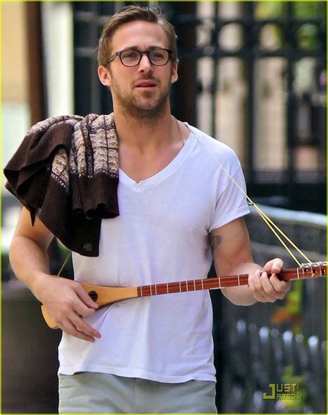 ryan gosling play guitar